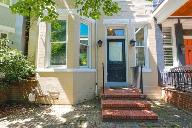 Photo - 1121 West Ave