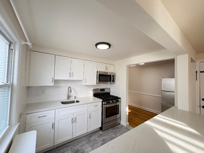 Photo - 34 E 7th St Unit 2 Floor