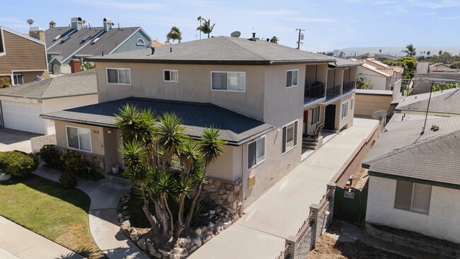 Building with balcony - 2516 Voorhees Ave Unit D