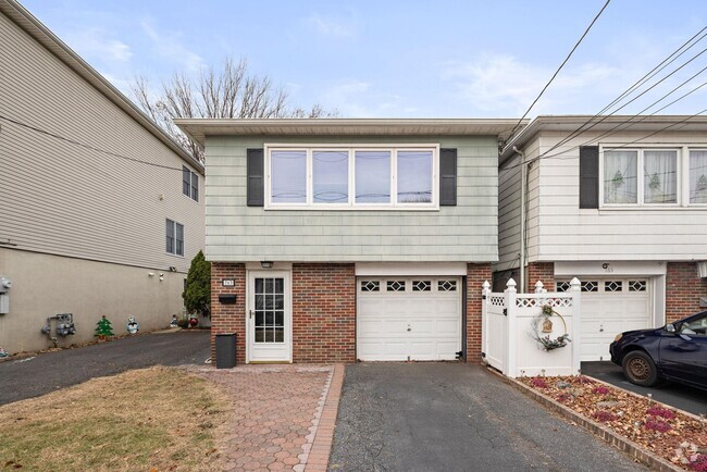 Building Photo - 763 6th St Rental
