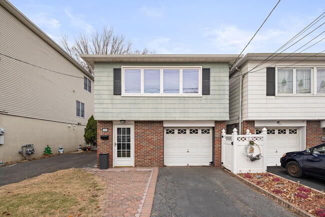 Photo - 763 6th St House