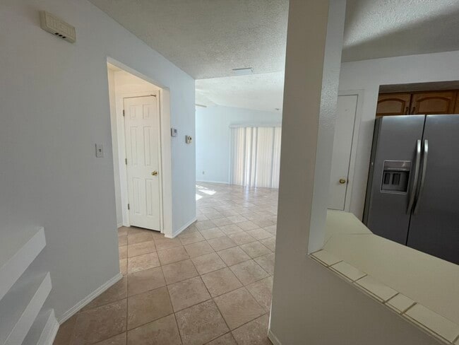 Photo - 892 Rebecca Loop NE