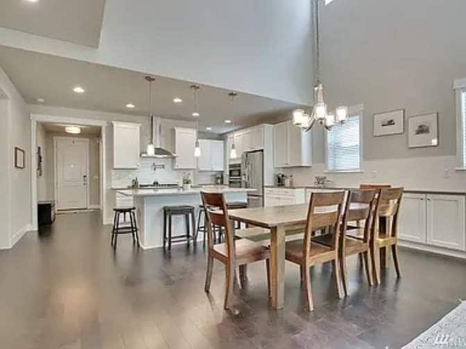 Photo - 317 Field Pl SE