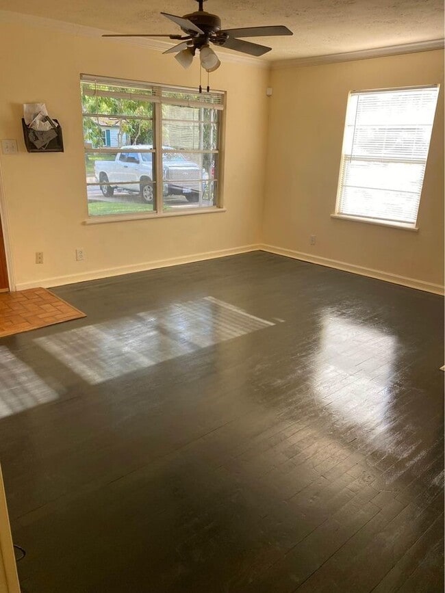 Photo - 6406 Schiller St