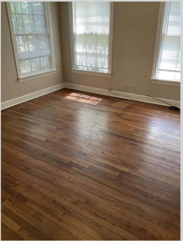 Photo - 404 Vivion St