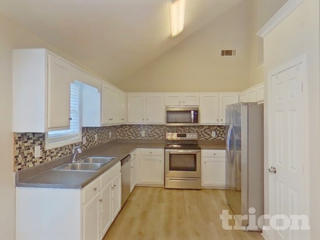 Photo - 287 Huntington Dr