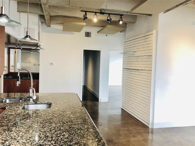 Photo - 2016 Main St Unit 1822