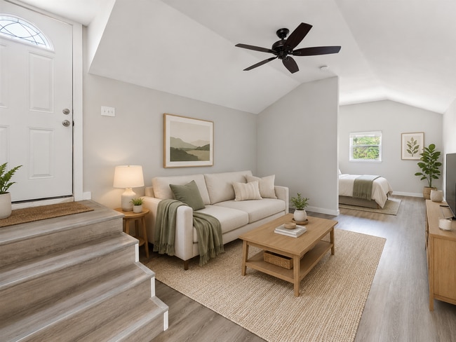 Building Photo - 5839 Goliad Ave Unit Carriage House Apartment
