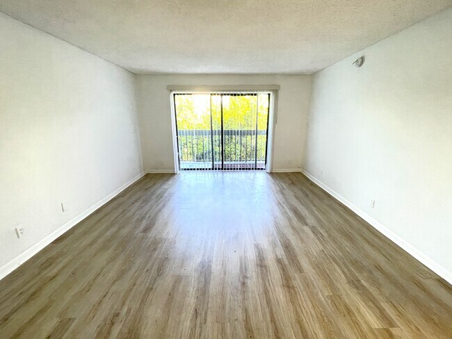 Photo - 2050 N Congress Ave