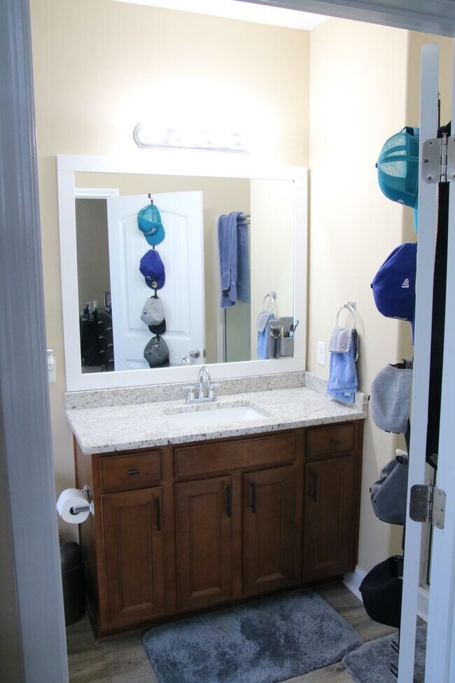 4 Bdr/2.5 Bth 2048 sqft Bradley Point S... Rental House Rental in