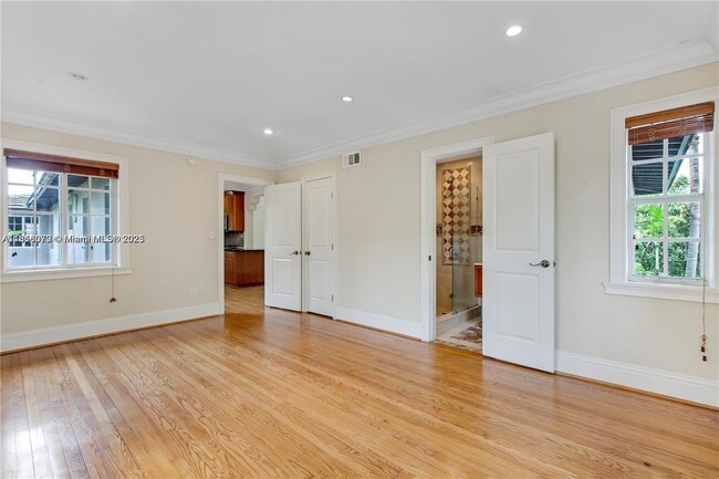 Building Photo - 1551 West Ave Unit 3 Rental