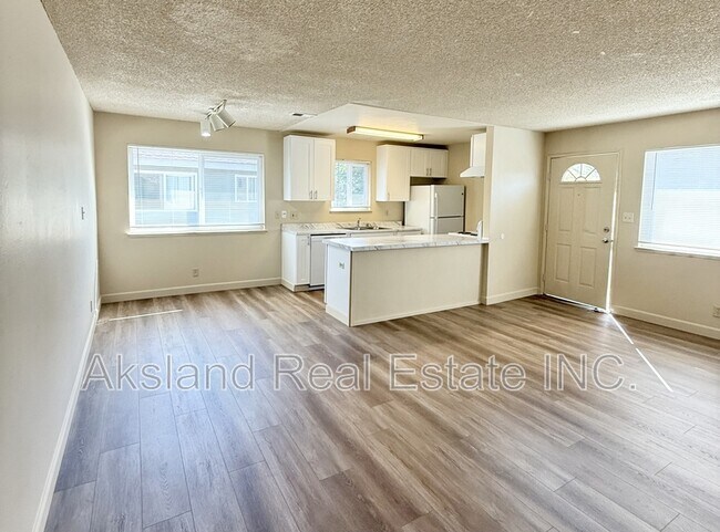 Photo - 2120 Chrysler Dr