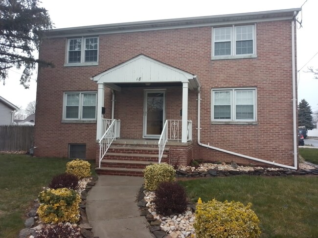 Photo - 18 Tennyson St Apartments Unit 2