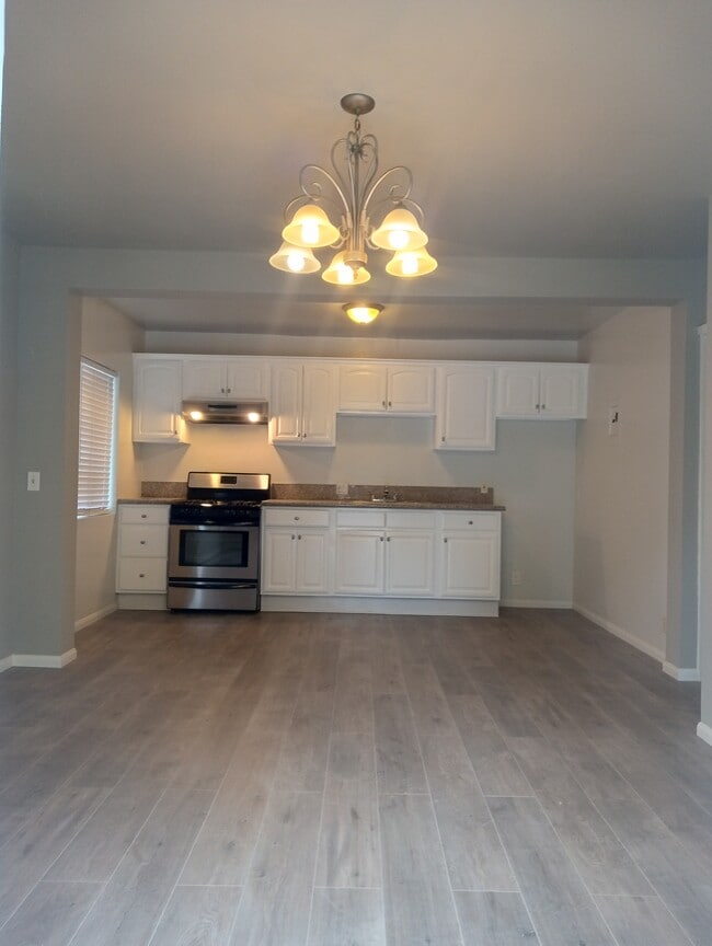 Photo - 11619 Archwood St Unidad 11619