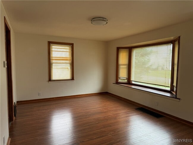 Photo - 246 Crisfield Ave