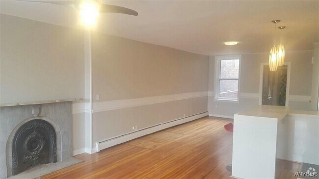 Building Photo - 24 Tracy St Rental