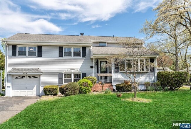 Photo - 542 Nagle St