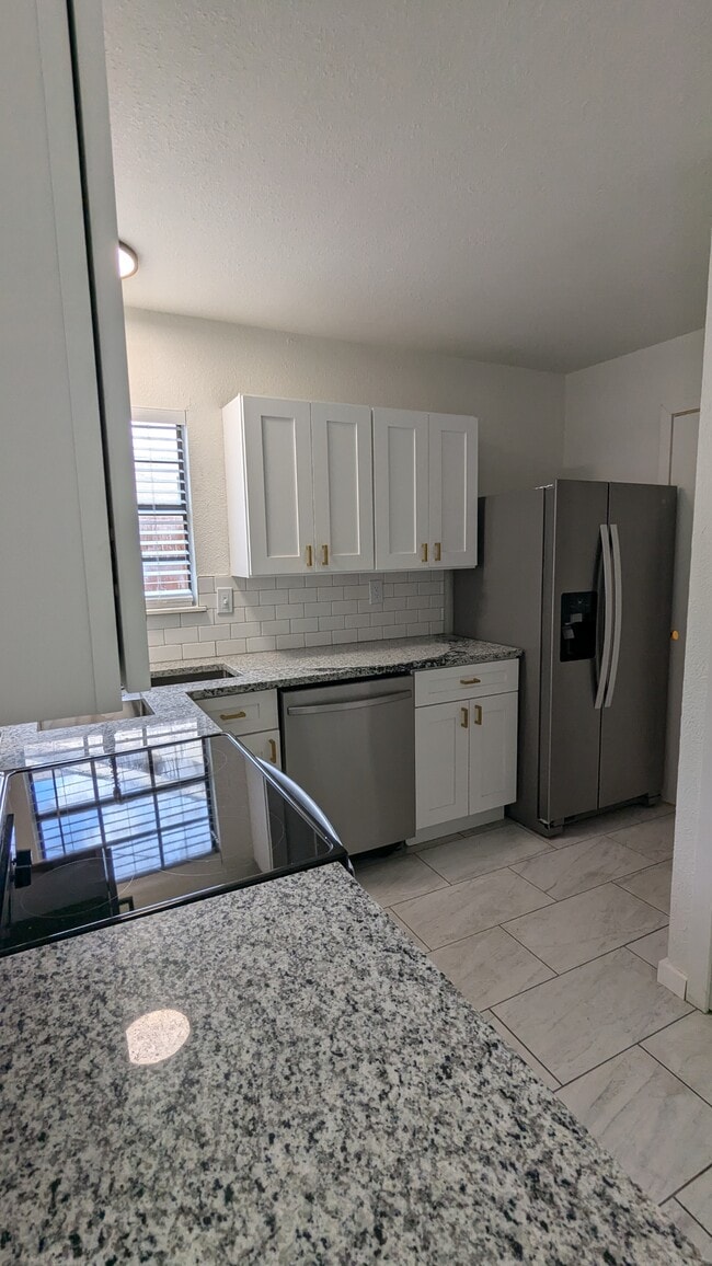 Photo - 665 Stonehenge Dr