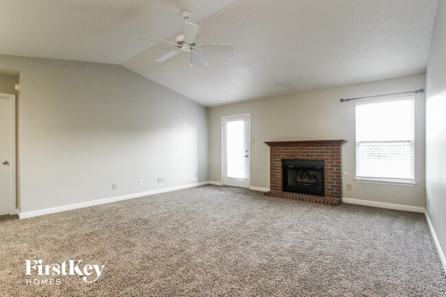 Photo - 529 Streamside Dr