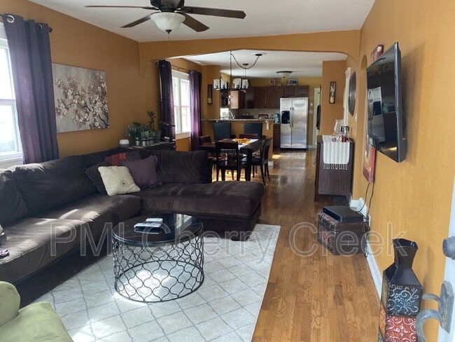 Photo - 3195 Fenton St