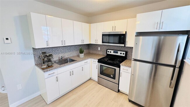 Photo - 1737 NW 3rd Ave Unidad 7