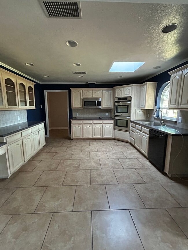 1434 Custer Ave