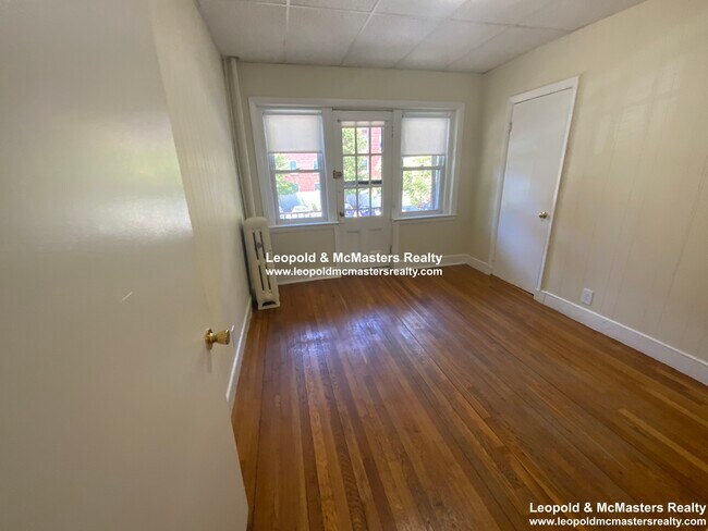 Building Photo - 107 Gordon St