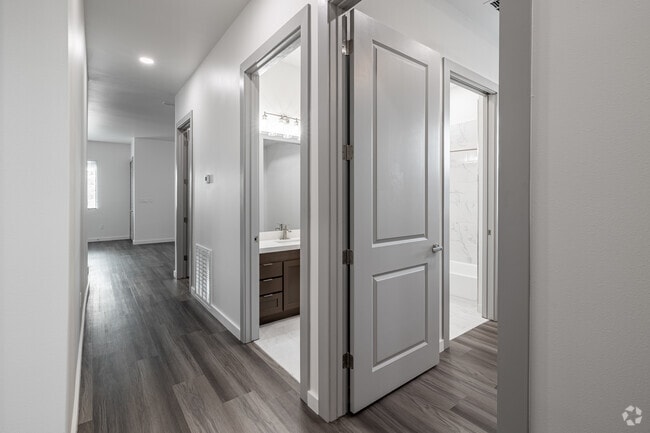2BR, 2BA - 1,200 SF