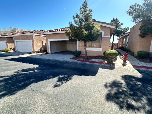 Photo - 9044 Kimo St
