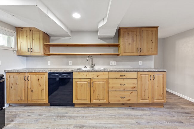 Building Photo - 71 S Orchard Dr Unit 2 Bd 1 Bath Mother-in-Law Rental