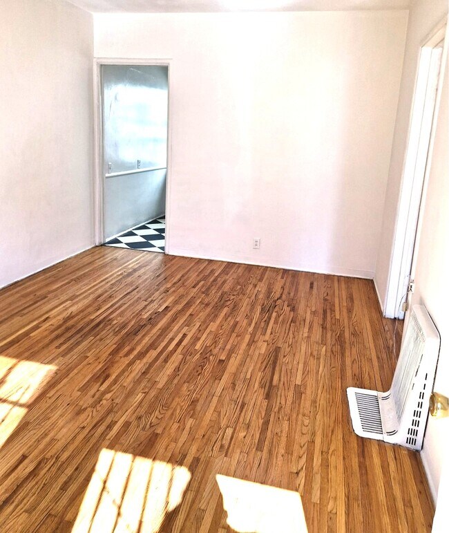 Photo - 7315 Willoughby Ave