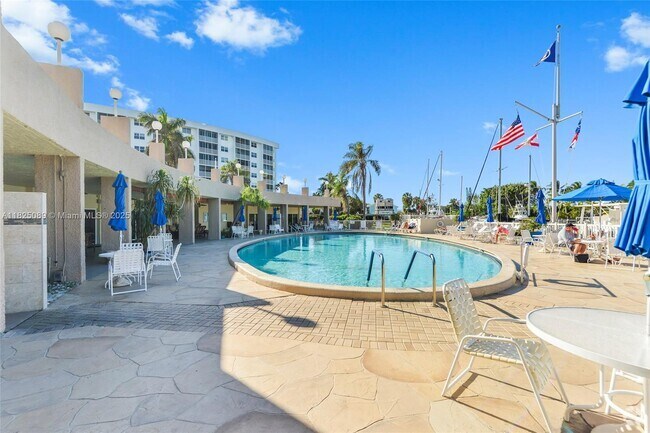 Building Photo - 2731 NE 14th Street Causeway Unit 502 Rental