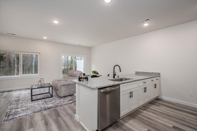 Photo - 409 E 20th St