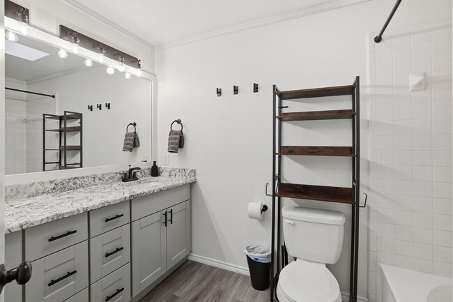 Photo - 1619 Collin Dr