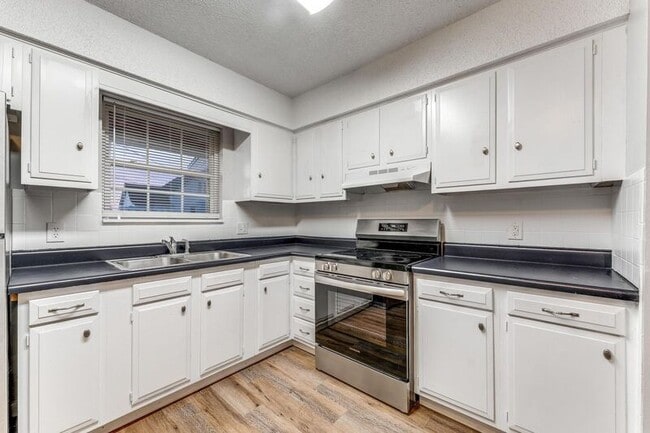 Photo - 740 N 6th St