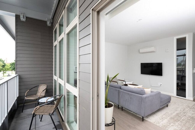 Photo - 211 W Mineral St Unidad ID1379007P