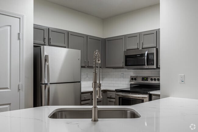 2HAB, 2BA - (Willow) Platinum Cocina recientemente renovada con encimeras de cuarzo - Overlook Ridge