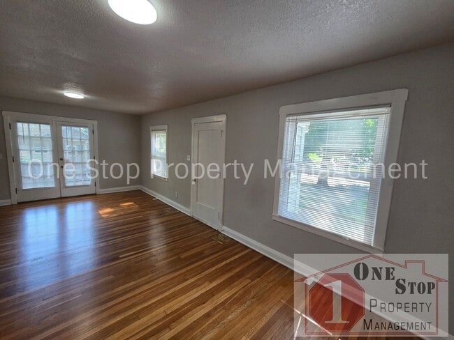 Photo - Beautiful Home with 4 Bedrooms, 2 Bathrooms and attached garage in Kansas City, Missouri