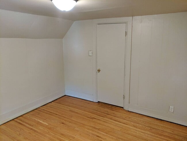 Building Photo - 714 Jackson St Unit #3