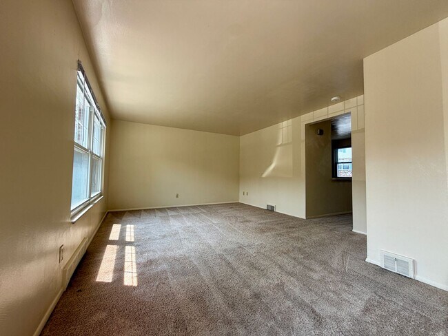 Photo - Amazing 2 BR Apartment at Regency Place! Great Plum Location! Central A/C & MORE! CALL TODAY!