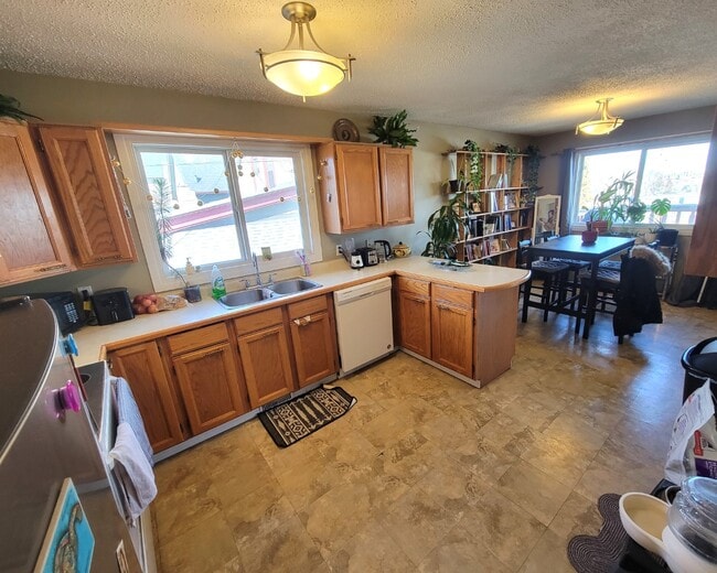 Photo - 1125-1110 10 St SE