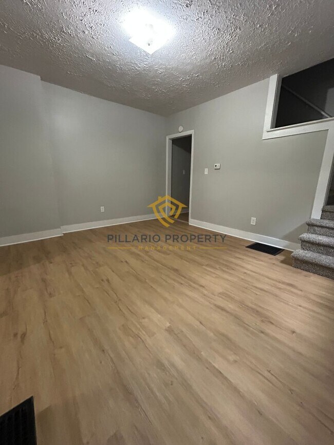 Photo - 3943-3945 Cornelius Ave Unidad 3943 Cornelius Ave