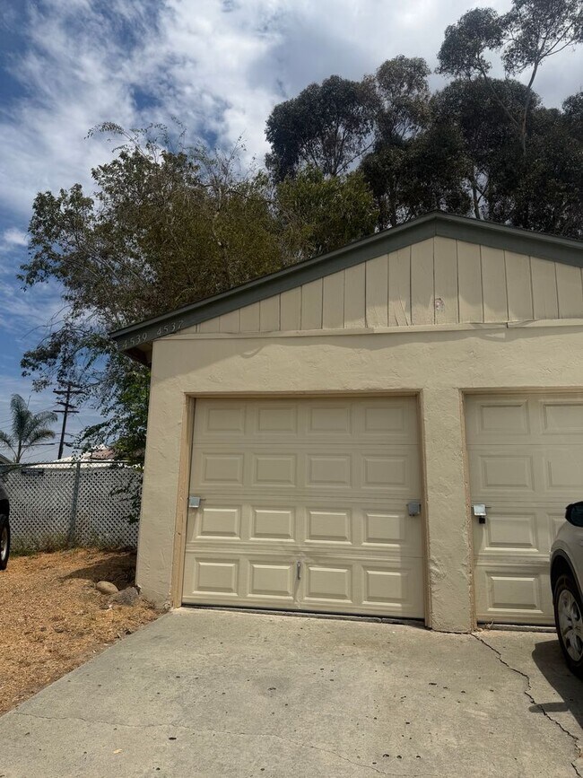 Photo - 2 Bedroom 1 Bath Duplex for Rent