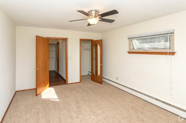 1BR, 1BA - 738SF