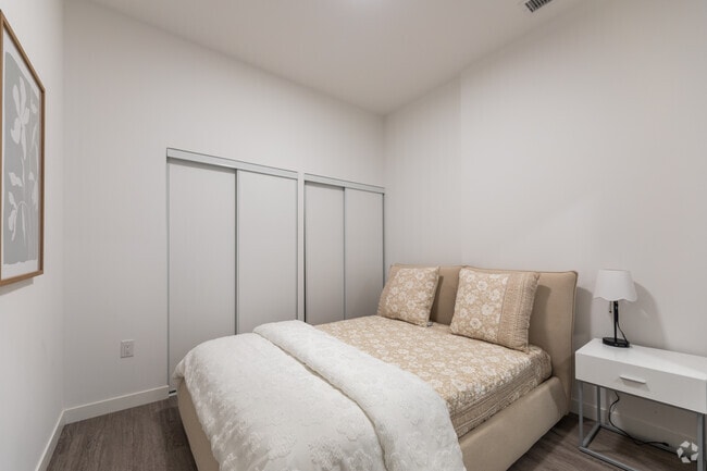 2BR, 1BA - 641SF - Bedroom