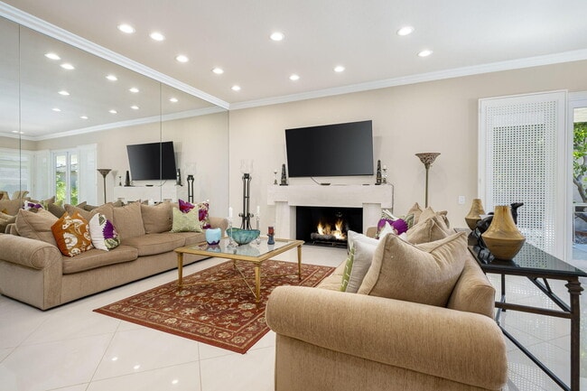 4 Dartmouth Dr