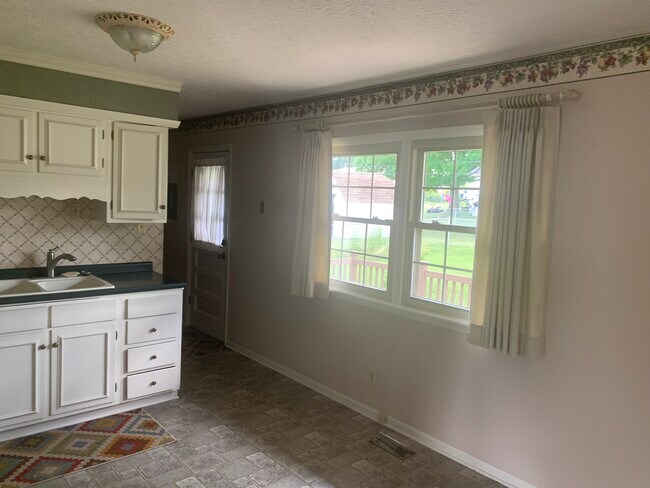 Photo - 2829 Hillside Dr