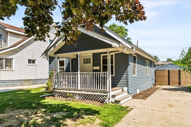 Photo - 136 W Mapledale Ave