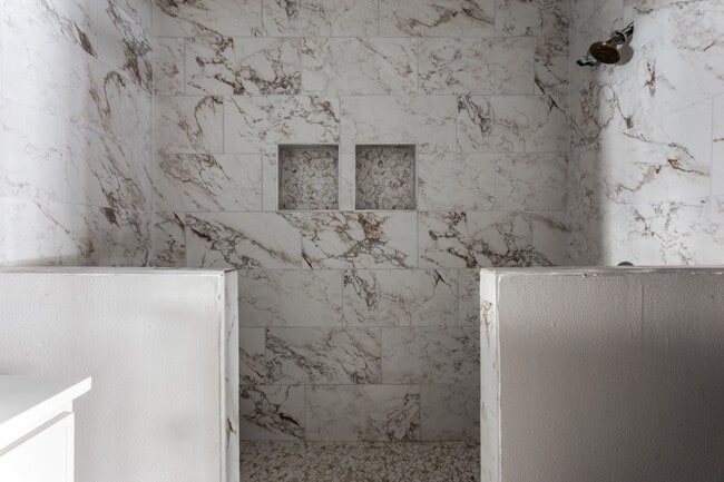 Photo - 1612 Woodview Dr