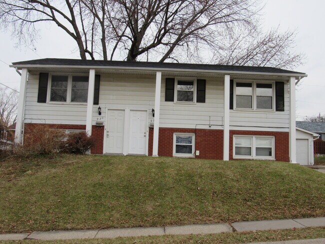 Photo - 930 Pius Ln House